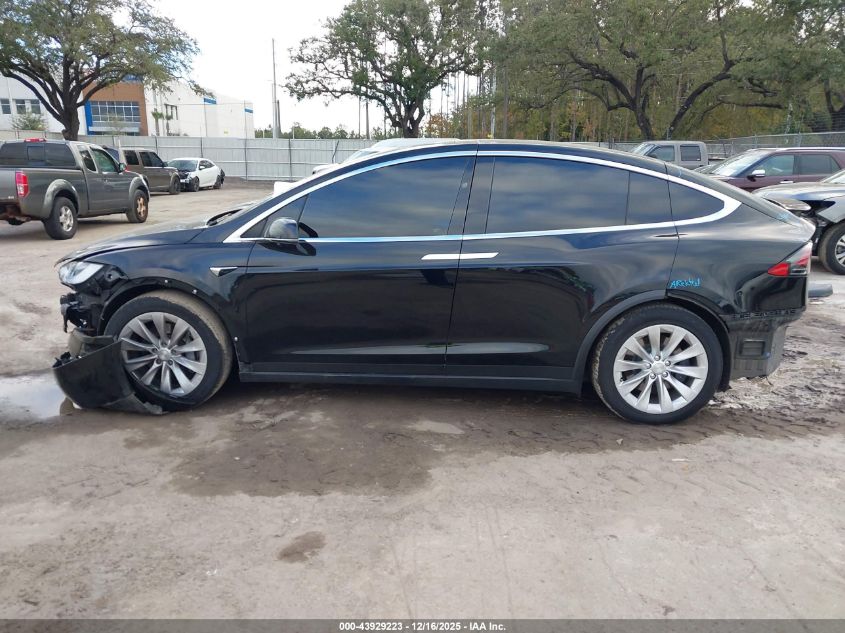 2018 Tesla Model X 100D/75D/P100D VIN: 5YJXCAE21JF090266 Lot: 43929223