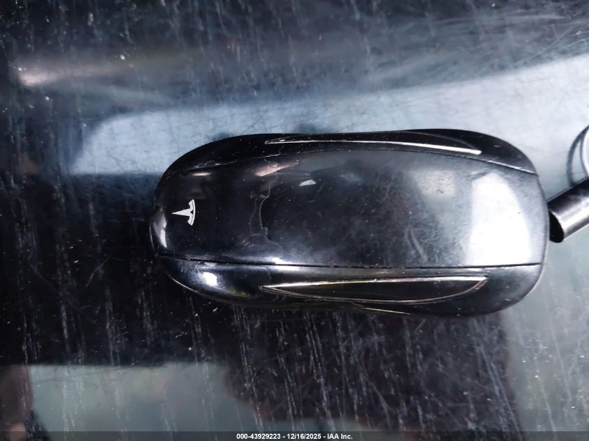 2018 Tesla Model X 100D/75D/P100D VIN: 5YJXCAE21JF090266 Lot: 43929223