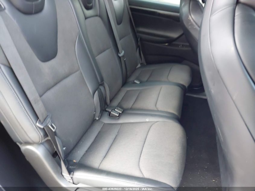 2018 Tesla Model X 100D/75D/P100D VIN: 5YJXCAE21JF090266 Lot: 43929223