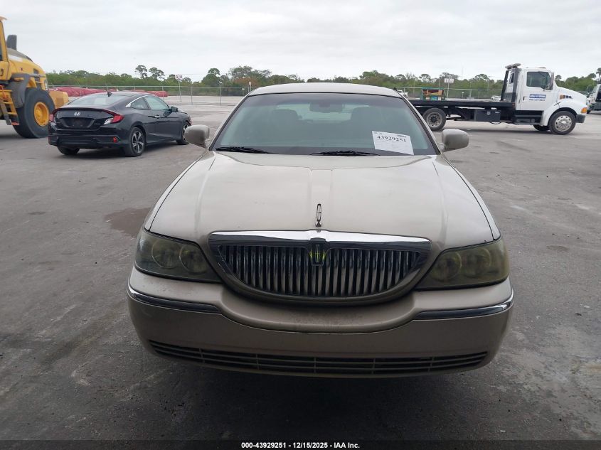 2011 Lincoln Town Car Signature Limited VIN: 2LNBL8CV8BX750512 Lot: 43929251