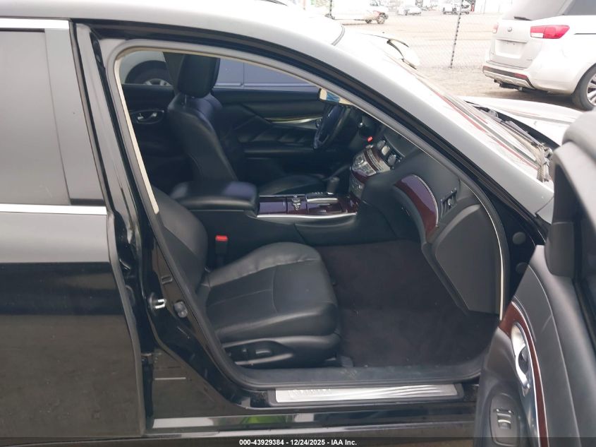 2017 Infiniti Q70 3.7