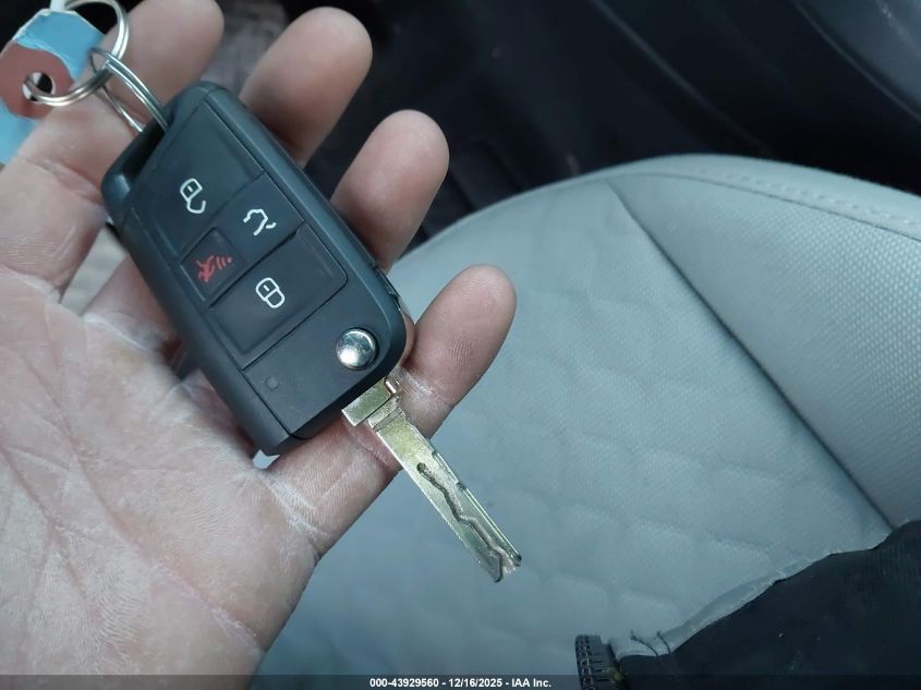 2018 Volkswagen Tiguan 2.0T S VIN: 3VV0B7AX4JM058773 Lot: 43929560