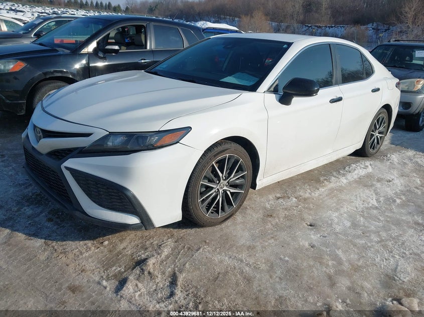 4T1G11AK9MU559980 2021 TOYOTA CAMRY photo no. 2
