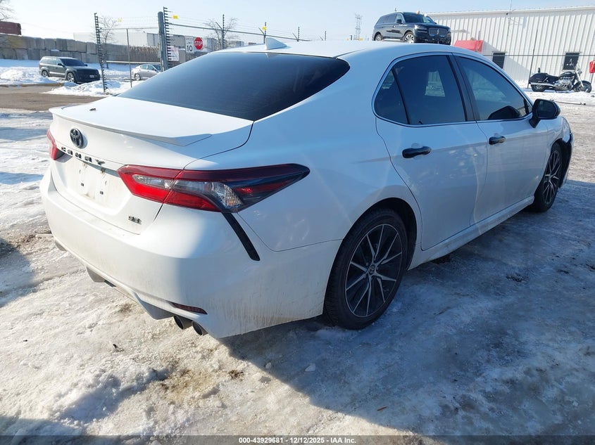 4T1G11AK9MU559980 2021 TOYOTA CAMRY photo no. 4