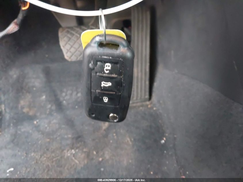 2016 Volkswagen Beetle 1.8T Se VIN: 3VW517AT5GM807090 Lot: 43929906