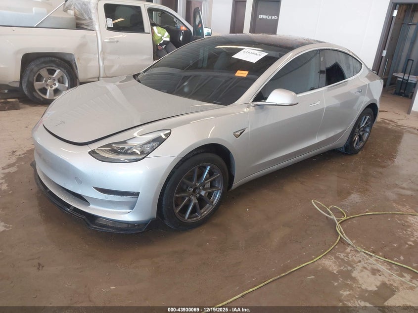 Tesla MODEL 3 — thumbnail 2