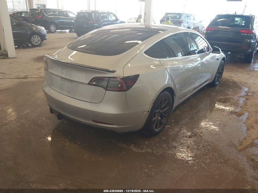 Tesla MODEL 3 — thumbnail 4