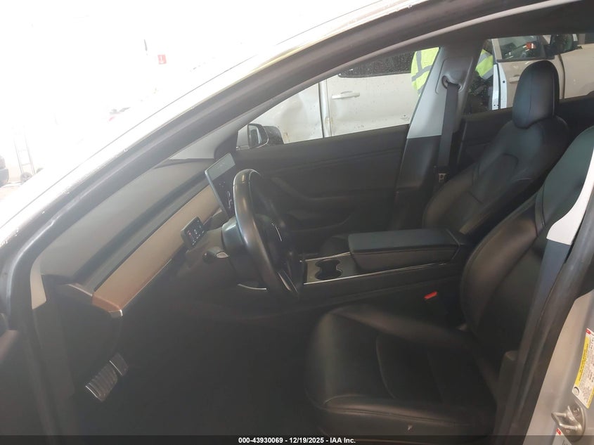 Tesla MODEL 3 — thumbnail 5