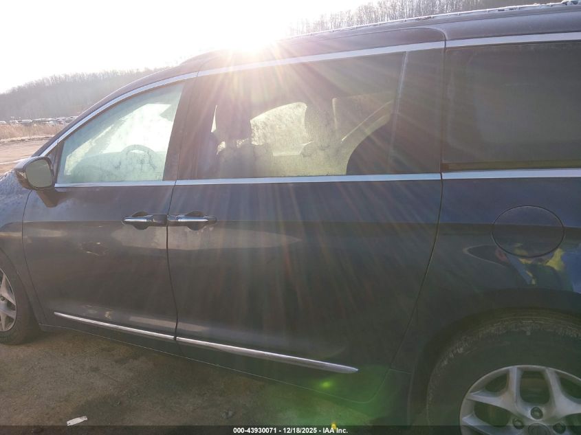 2017 Chrysler Pacifica Touring-L VIN: 2C4RC1BGXHR809490 Lot: 43930071