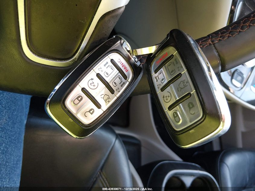 2017 Chrysler Pacifica Touring-L VIN: 2C4RC1BGXHR809490 Lot: 43930071