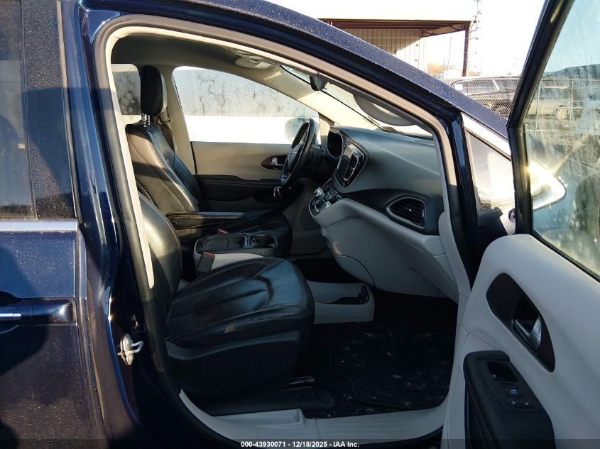 2017 Chrysler Pacifica Touring-L VIN: 2C4RC1BGXHR809490 Lot: 43930071