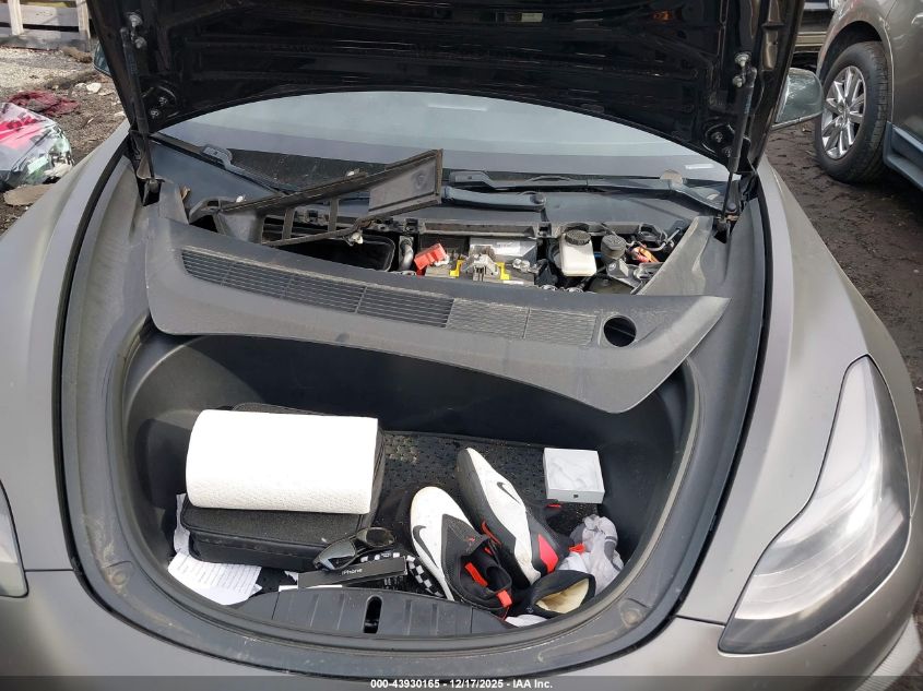 2018 Tesla Model 3 Long Range/Performance VIN: 5YJ3E1EB2JF090334 Lot: 43930165