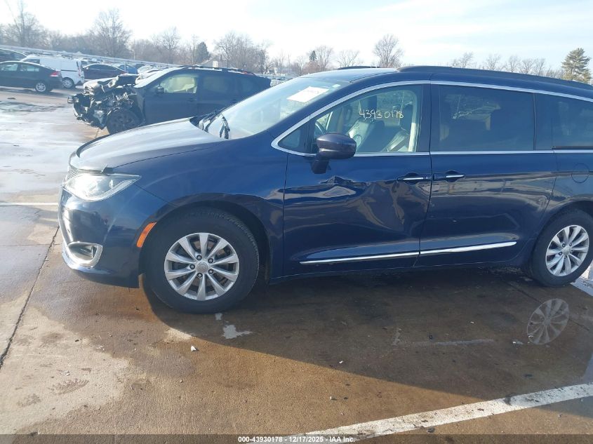 2017 Chrysler Pacifica Touring-L VIN: 2C4RC1BG4HR705660 Lot: 43930178