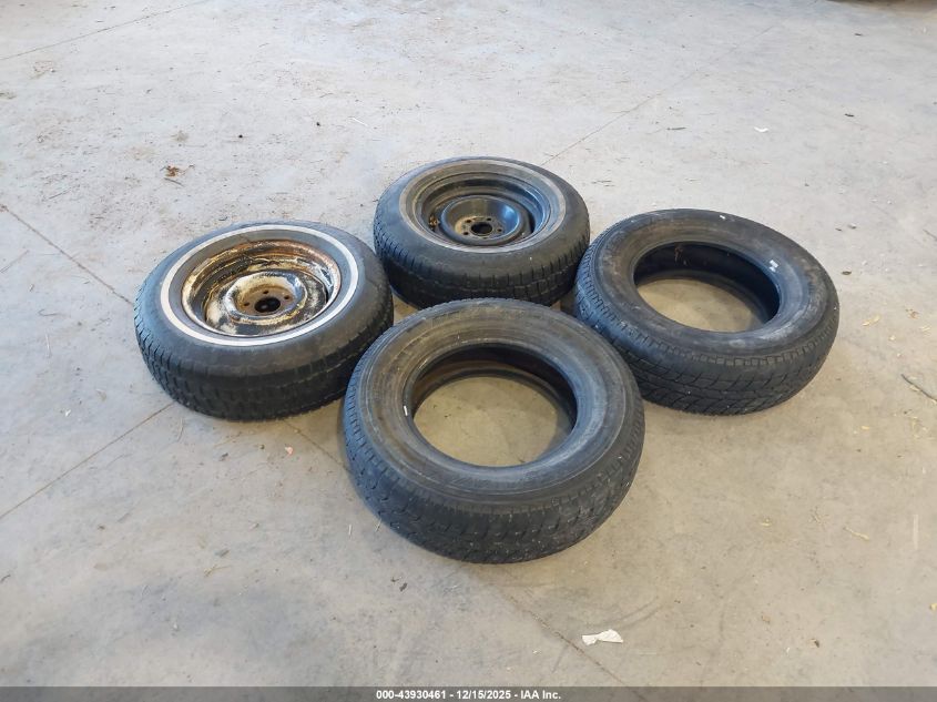 1996 Ford Crown Victoria VIN: 2FALP7367TX101761 Lot: 43930461