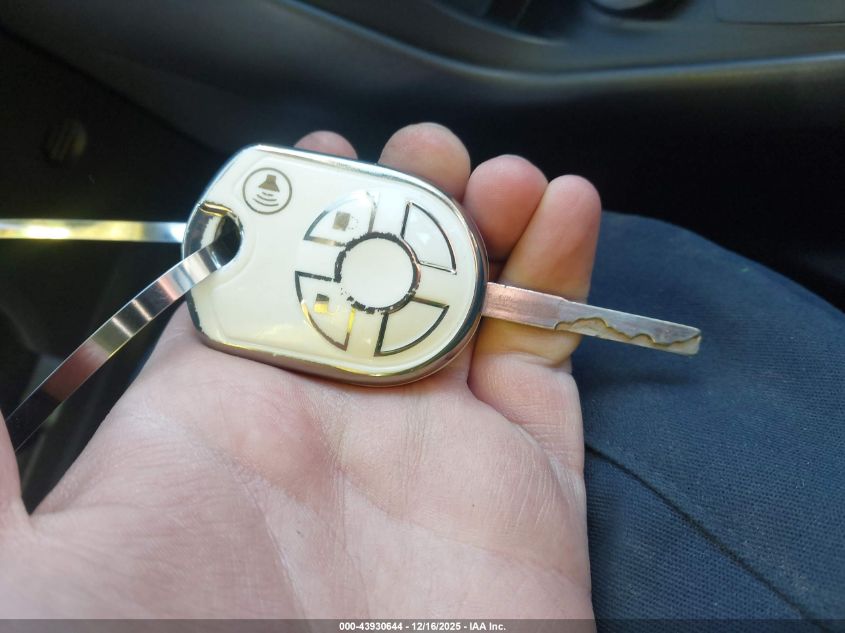 2015 Ford Focus Se VIN: 1FADP3K23FL318527 Lot: 43930644