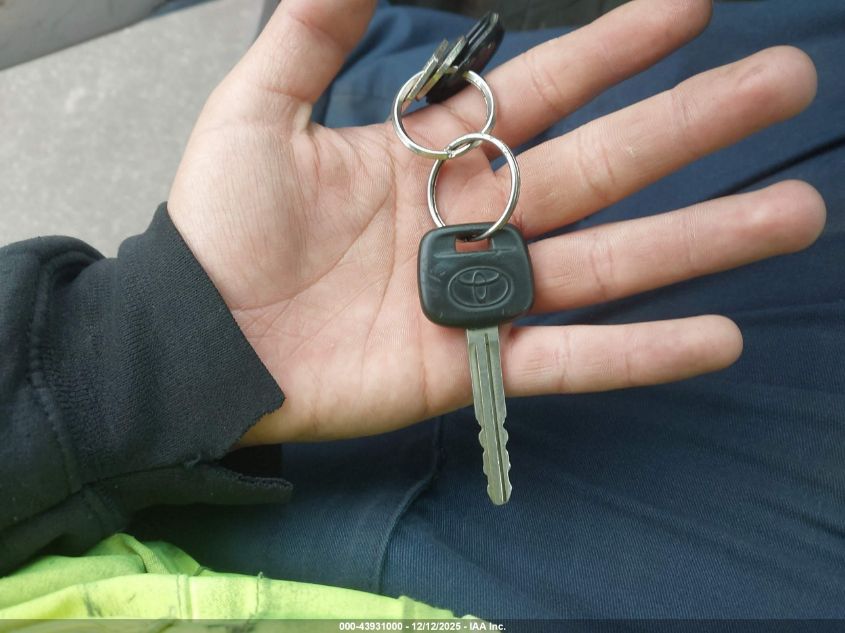 2004 Toyota Camry Le VIN: 4T1BE32K74U869568 Lot: 43931000