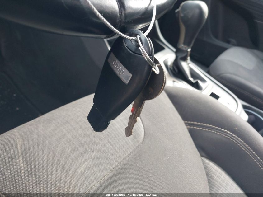 2016 Jeep Cherokee Latitude VIN: 1C4PJLCB5GW338995 Lot: 43931289