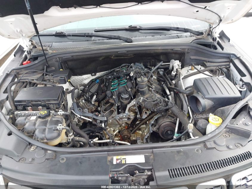 2017 Jeep Grand Cherokee Overland 4X4 VIN: 1C4RJFCG0HC755420 Lot: 43931302