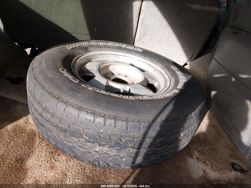 2003 Chevrolet Tahoe Ls VIN: 1GNEK13Z63J313303 Lot: 43931434