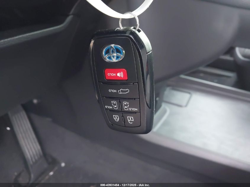 2025 Toyota Sienna - 5TDYSKFC8SS194142