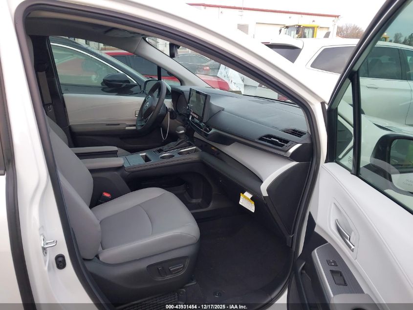 2025 Toyota Sienna - 5TDYSKFC8SS194142