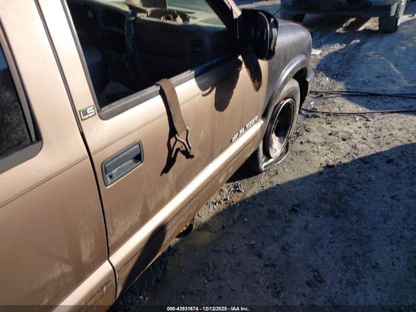 2002 Chevrolet Blazer Ls VIN: 1GNCS13W42K156473 Lot: 43931674