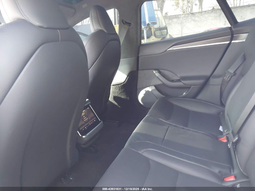 2021 Tesla Model S - 5YJSA1E62MF447025