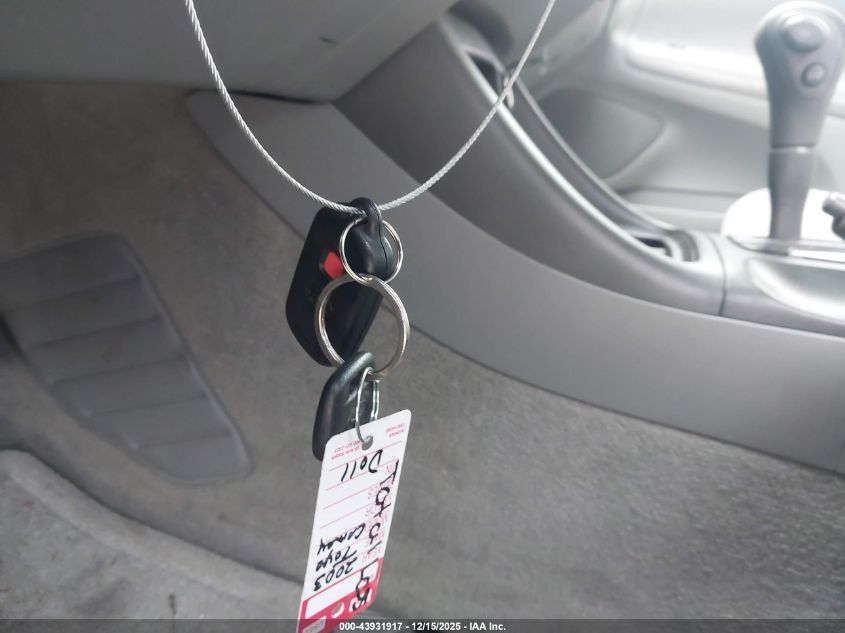 2003 Toyota Camry Le VIN: JTDBE32K730219519 Lot: 43931917