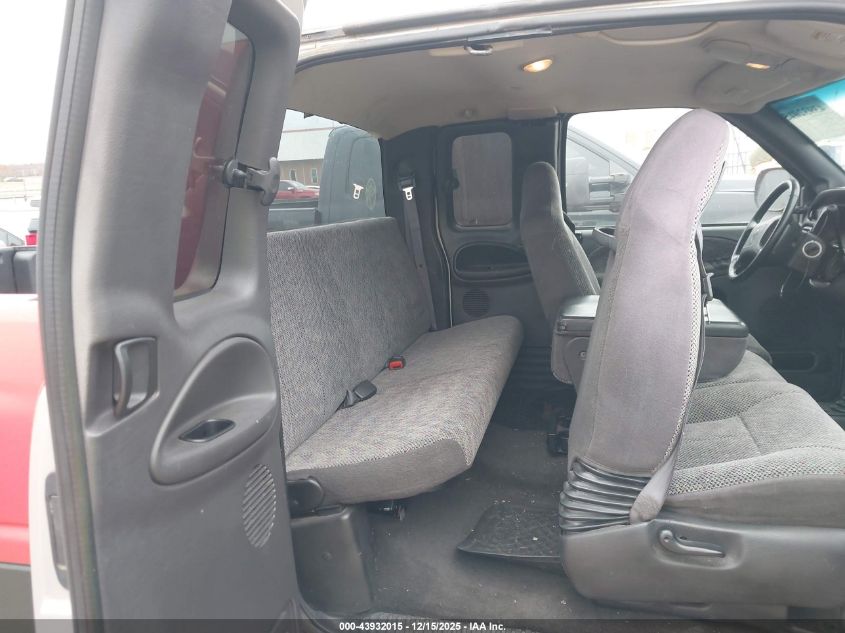 2000 Dodge Ram 1500 St VIN: 3B7HF13Z1YM236635 Lot: 43932015