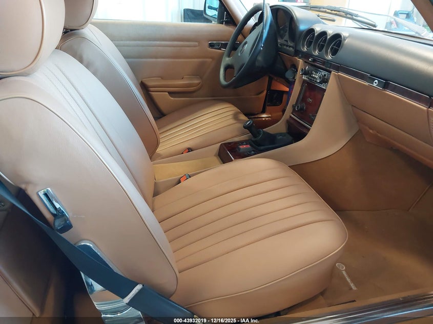 10704310014994 1980 MERCEDES-BENZ W114 photo no. 5