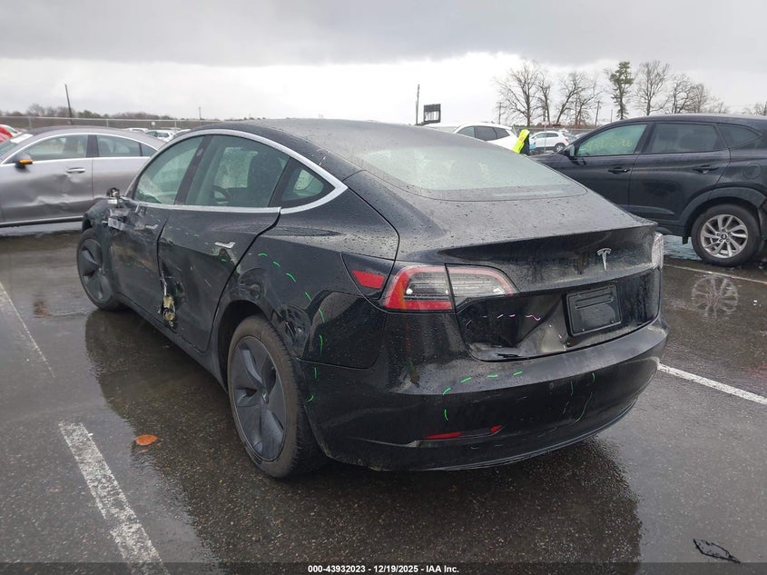 Tesla MODEL 3 — thumbnail 3