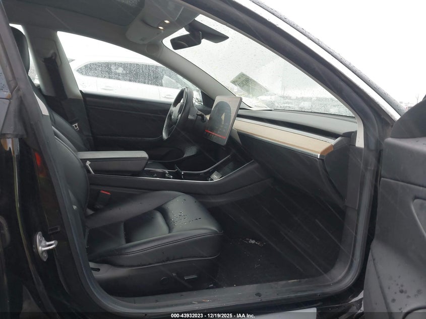 Tesla MODEL 3 — thumbnail 5