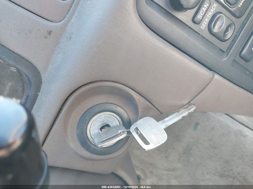 2000 Toyota Camry Ce VIN: 4T1BG22K6YU956226 Lot: 43932063