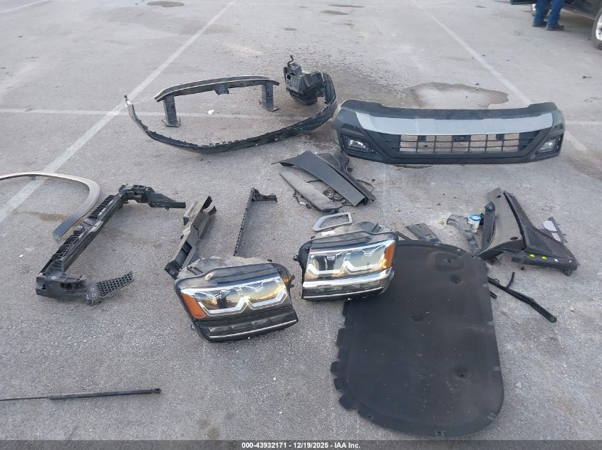 2018 Volkswagen Atlas 3.6L V6 Sel Premium VIN: 1V2NR2CA3JC538993 Lot: 43932171