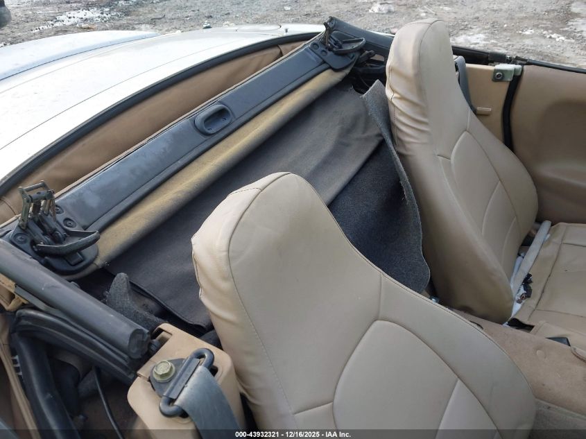 2000 Mazda Mx-5 Miata Ls/Special Edition VIN: JM1NB3536Y0142871 Lot: 43932321