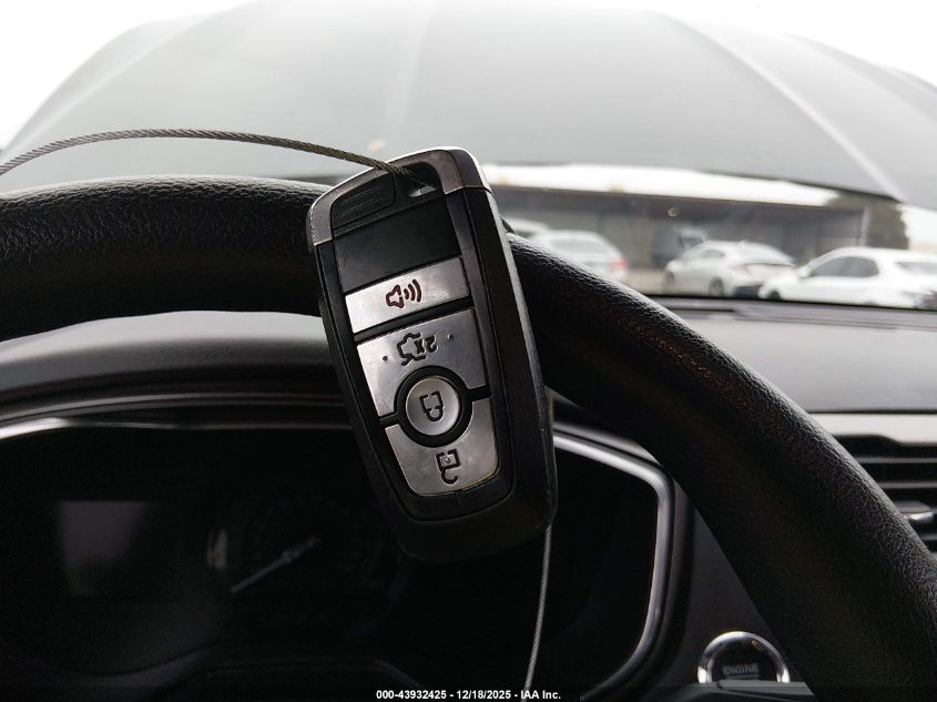 2020 Ford Fusion S VIN: 3FA6P0G76LR256257 Lot: 43932425