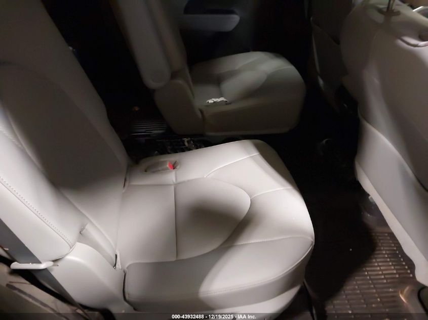 2023 Toyota Highlander Limited VIN: 5TDKDRBH2PS013750 Lot: 43932488