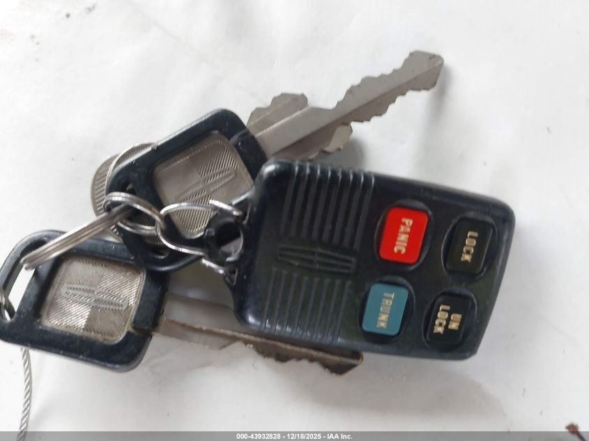 1993 Lincoln Town Car Cartier VIN: 1LNLM83W9PY760175 Lot: 43932828