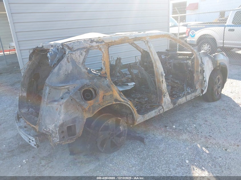 Vin: jn8bt3baxsw002074, lot: 44428515, nissan rogue sv fwd 20254