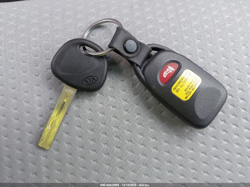 2011 Kia Sorento Lx VIN: 5XYKTCA13BG037193 Lot: 43932965