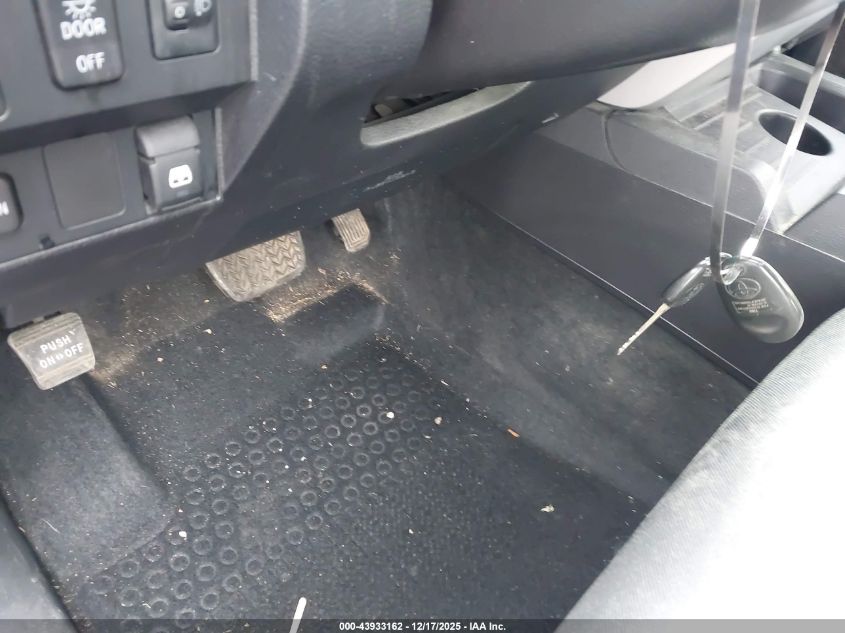 2017 Toyota Tundra Sr5 5.7L V8 VIN: 5TFDW5F19HX676706 Lot: 43933162