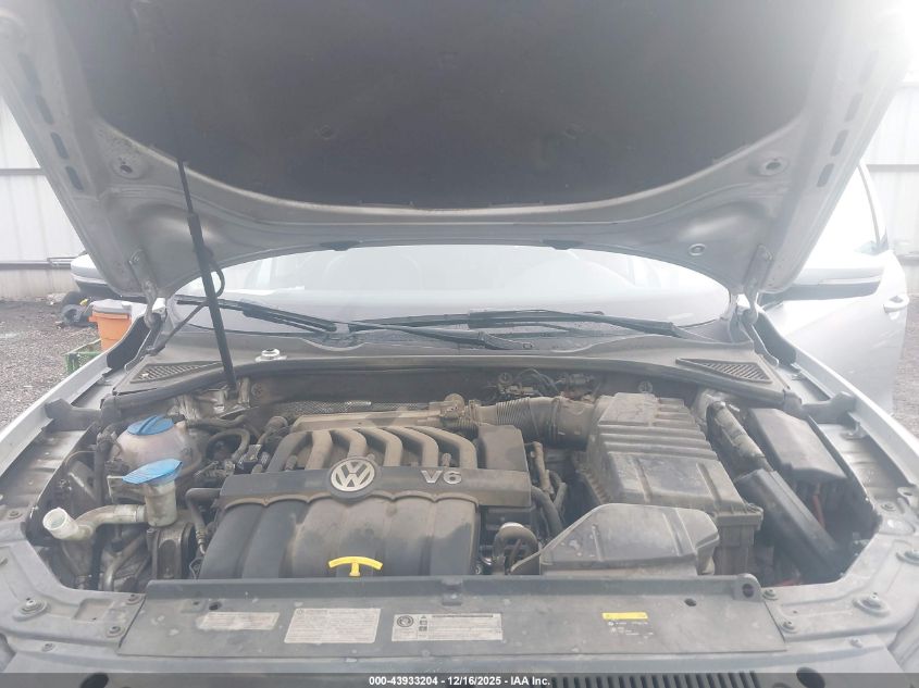2015 Volkswagen Passat 3.6L V6 Sel Premium VIN: 1VWCM7A37FC052880 Lot: 43933204