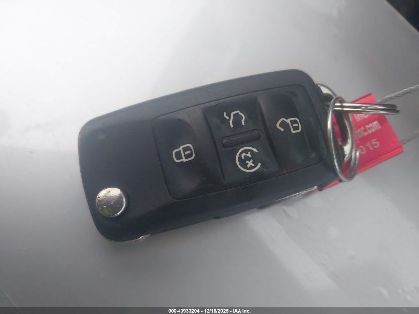 2015 Volkswagen Passat 3.6L V6 Sel Premium VIN: 1VWCM7A37FC052880 Lot: 43933204