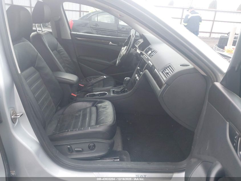 2015 Volkswagen Passat 3.6L V6 Sel Premium VIN: 1VWCM7A37FC052880 Lot: 43933204