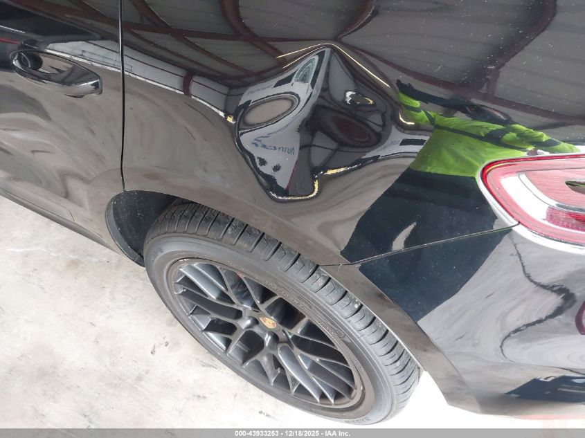 2018 Porsche Macan Gts VIN: WP1AG2A5XJLB64392 Lot: 43933253