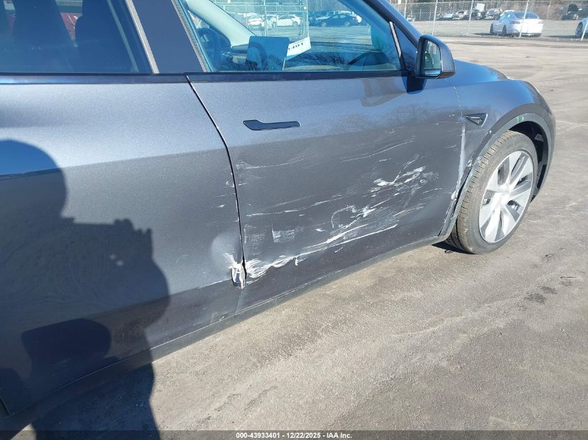 2023 Tesla Model Y Awd/Long Range Dual Motor All-Wheel Drive VIN: 7SAYGDEE3PA197879 Lot: 43933401