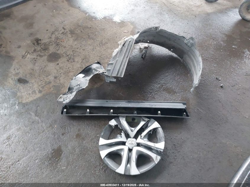 2018 Toyota Rav4 Le VIN: 2T3BFREV9JW740594 Lot: 43933411