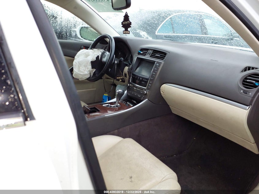 JTHCE5C23B5001690 2011 LEXUS IS photo no. 5