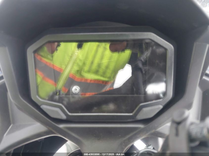 2025 Kawasaki Ex650 P VIN: ML5EXEP1XSDAG0238 Lot: 43933595