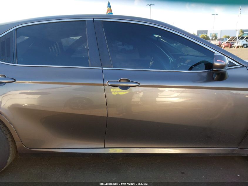 2018 Toyota Camry Le VIN: 4T1B11HK9JU613869 Lot: 43933600